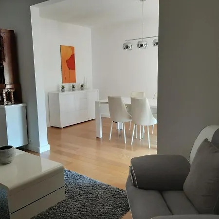 Flat Apartment *